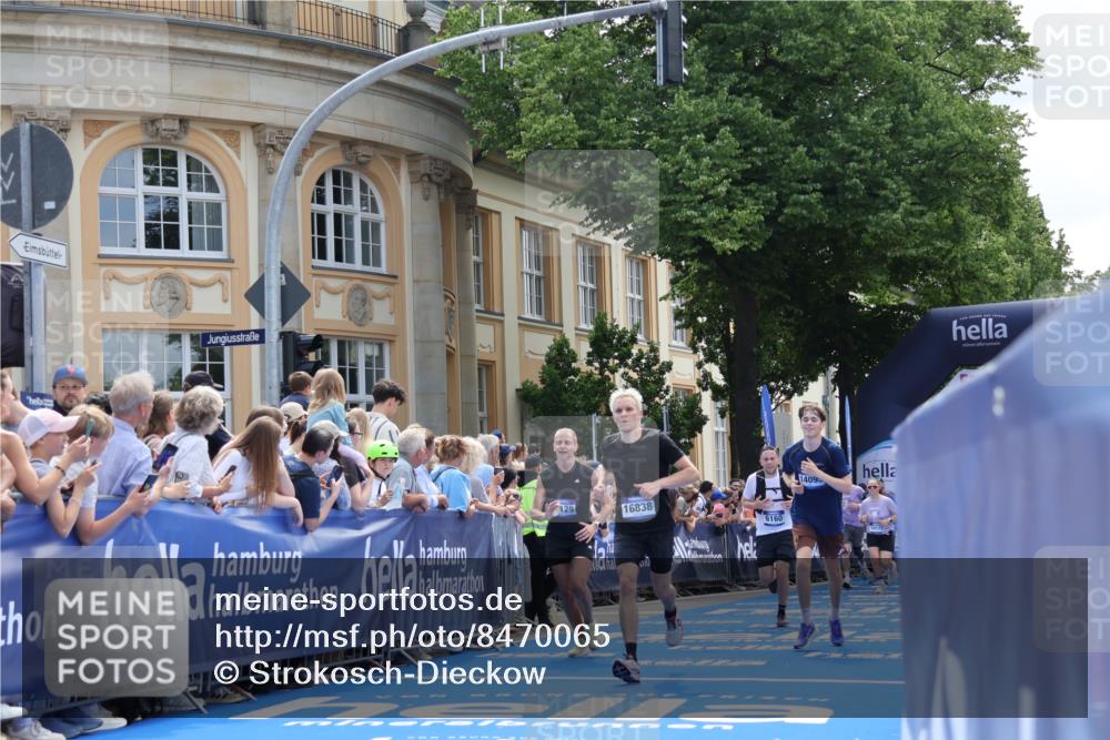 29.06.2025 - hella hamburg halbmarathon Strokosch-Dieckow http://msf.ph/oto/8470065 29.06.2025 11:25:38 Ziel 3088, 4113, 6160, 6287, 8127, 10172, 10754, 12996, 14095, 14143, 15129, 16838, 17593, 17594, 18818 meine-sportfotos.de
