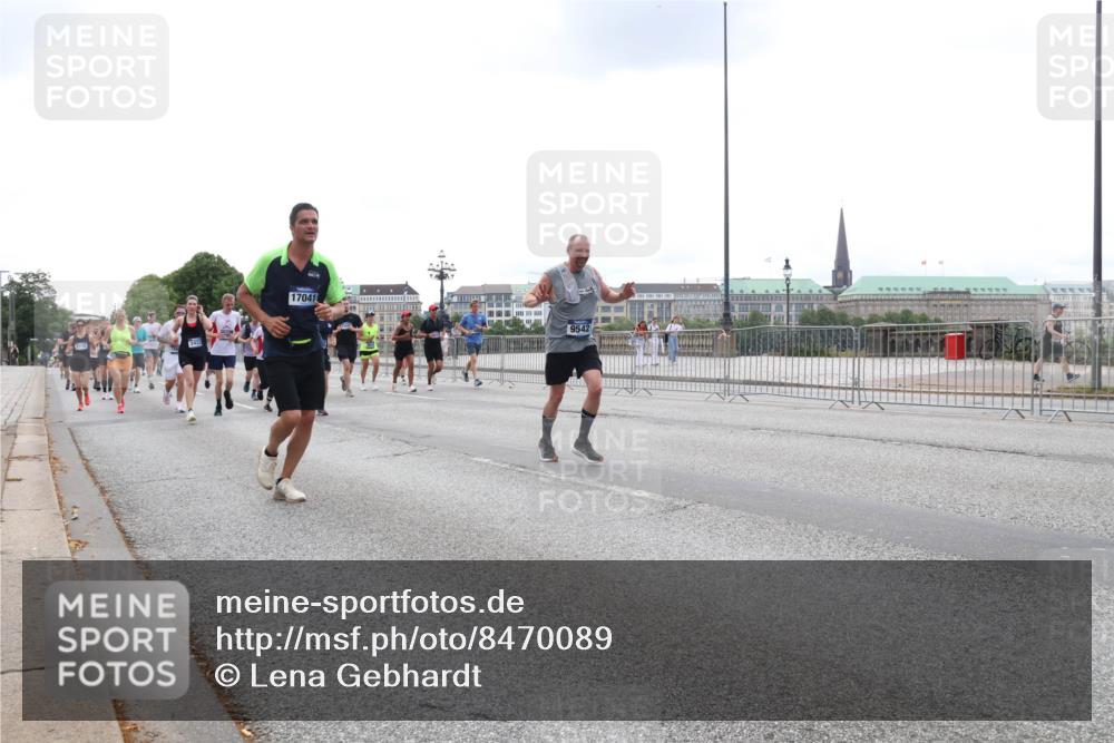 29.06.2025 - hella hamburg halbmarathon Lena Gebhardt http://msf.ph/oto/8470089 29.06.2025 10:32:55 Lombardsbrücke 17041, 9542, 1078, 1199, 1237, 1324, 1640, 1732, 2038, 2054, 2059, 2276, 2959, 3391, 3422, 3653, 3660, 3670, 3708, 3753, 3871, 4030, 4096, 4446, 4555, 4650, 5110, 5180, 5581, 5783, 5871, 5917, 5941, 6040, 6228, 6312, 6315, 6861, 7308, 7309, 7387, 7531, 7633, 7702, 7749, 7750, 7982, 8170, 8595, 8625, 8839, 9010, 9034, 9143, 9188, 9289, 9471, 9542, 9768, 10002, 10013, 10048, 10277, 11229, 11260, 11713, 11756, 12039, 12423, 12424, 14305, 14743, 15951 meine-sportfotos.de