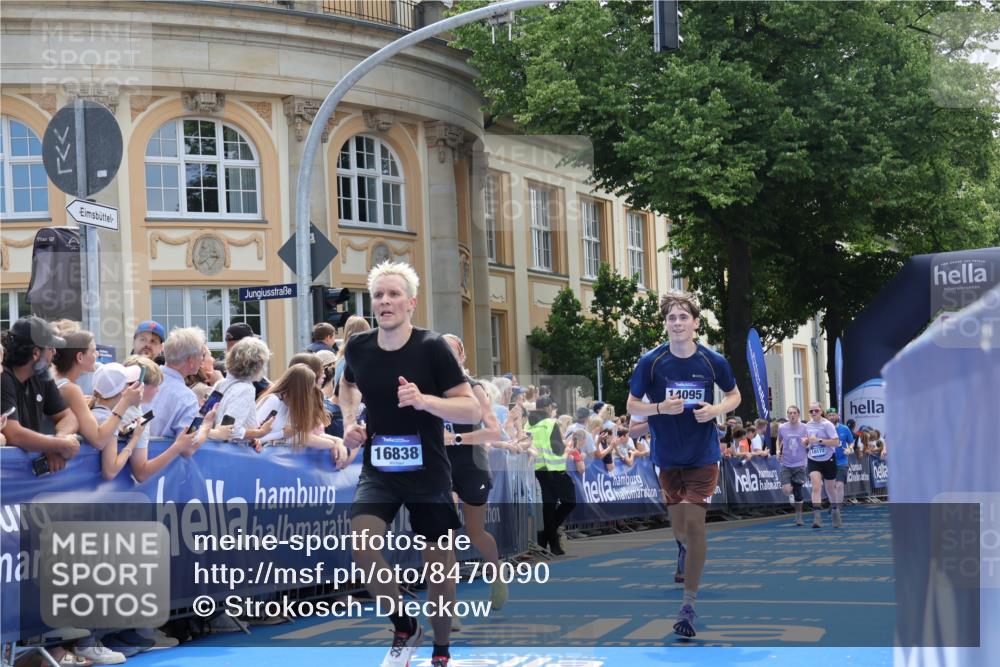 29.06.2025 - hella hamburg halbmarathon Strokosch-Dieckow http://msf.ph/oto/8470090 29.06.2025 11:25:39 Ziel 3088, 3247, 6160, 6287, 8127, 10172, 10754, 12996, 14095, 14143, 15129, 16838, 17593, 17594, 18818 meine-sportfotos.de