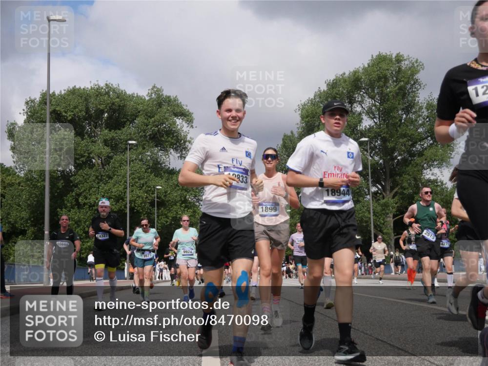29.06.2025 - hella hamburg halbmarathon Luisa Fischer http://msf.ph/oto/8470098 29.06.2025 10:43:38 Kennedybrücke 10849, 14327, 9974, 833, 1899, 18944, 2515, 4271, 9468, 12, 1291, 1586, 1899, 2109, 2254, 2515, 2572, 3607, 4271, 5654, 5702, 5975, 6673, 6920, 7174, 8984, 9187, 9468, 9495, 9977, 10833 meine-sportfotos.de