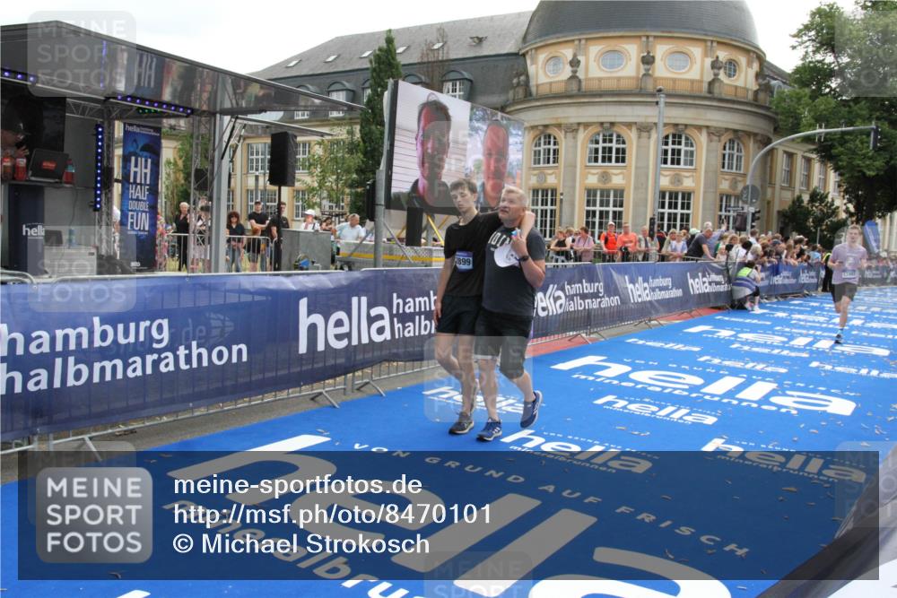 29.06.2025 - hella hamburg halbmarathon Michael Strokosch http://msf.ph/oto/8470101 29.06.2025 10:35:46 Ziel 4062, 12462, 12899, 14841, 16119 meine-sportfotos.de
