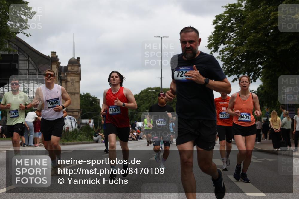 29.06.2025 - hella hamburg halbmarathon Yannick Fuchs http://msf.ph/oto/8470109 29.06.2025 10:57:35 20KM 1184, 1316, 1722, 1724, 1940, 1992, 2424, 2685, 3360, 4328, 4370, 5305, 5384, 5734, 6631, 7243, 7290, 7333, 8822, 9124, 9439, 9681, 10128, 10705, 10766, 10866, 11527, 11657, 11771, 12315, 12316, 12513, 12662, 13171, 13528, 13551, 14135, 14313, 14493, 15137, 15516, 15532, 15550, 15897, 16424, 16426, 16478, 16639, 16872, 17071, 17437, 17757, 17894, 18028, 18122, 18355, 18717 meine-sportfotos.de