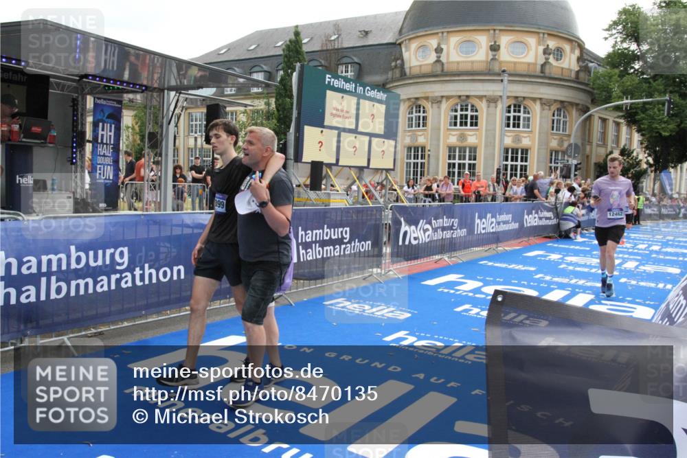 29.06.2025 - hella hamburg halbmarathon Michael Strokosch http://msf.ph/oto/8470135 29.06.2025 10:35:47 Ziel 4062, 12462, 12899, 14841, 16119 meine-sportfotos.de