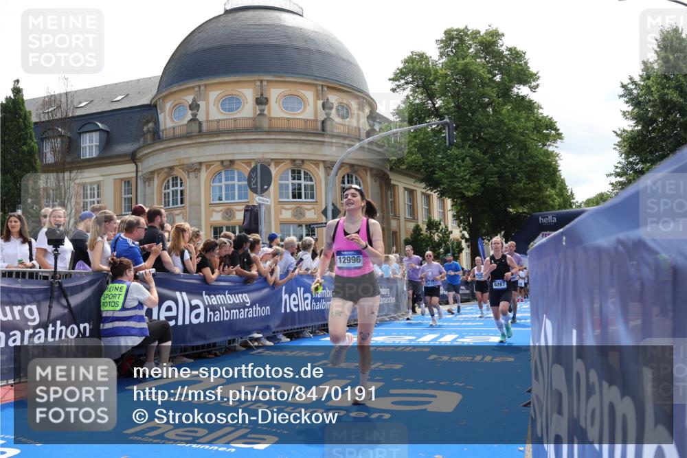29.06.2025 - hella hamburg halbmarathon Strokosch-Dieckow http://msf.ph/oto/8470191 29.06.2025 11:25:43 Ziel 2925, 3247, 6160, 6287, 8127, 10167, 10172, 10754, 12996, 14095, 15129, 16838, 17080, 17593, 17594, 18755 meine-sportfotos.de