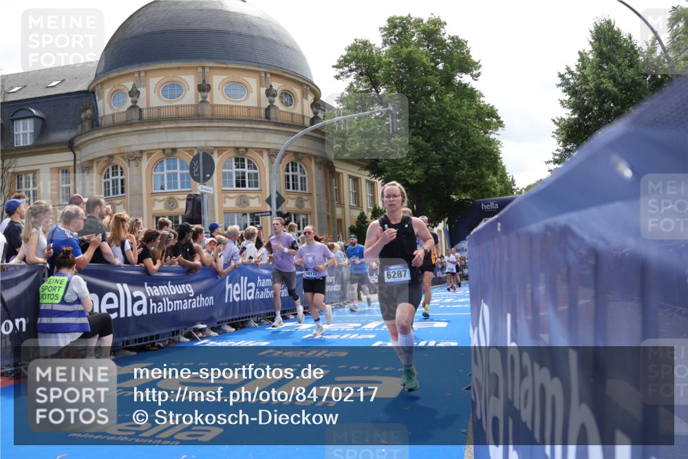 29.06.2025 - hella hamburg halbmarathon Strokosch-Dieckow http://msf.ph/oto/8470217 29.06.2025 11:25:44 Ziel 2925, 3247, 3363, 6160, 6287, 8127, 10167, 10172, 10754, 12996, 14095, 15129, 17080, 17593, 17594, 18755 meine-sportfotos.de