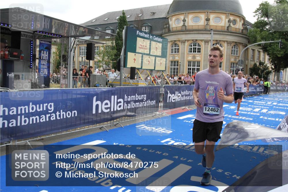 29.06.2025 - hella hamburg halbmarathon Michael Strokosch http://msf.ph/oto/8470275 29.06.2025 10:35:49 Ziel 3843, 12462, 12899, 16119 meine-sportfotos.de
