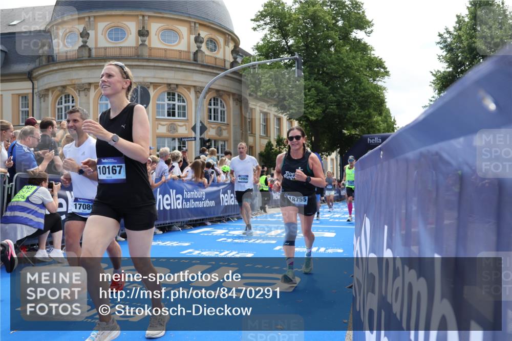 29.06.2025 - hella hamburg halbmarathon Strokosch-Dieckow http://msf.ph/oto/8470291 29.06.2025 11:25:51 Ziel 1048, 2271, 2925, 3247, 3363, 7370, 8892, 8920, 10167, 10754, 10966, 12442, 17080, 17593, 17594, 18755, 18976 meine-sportfotos.de