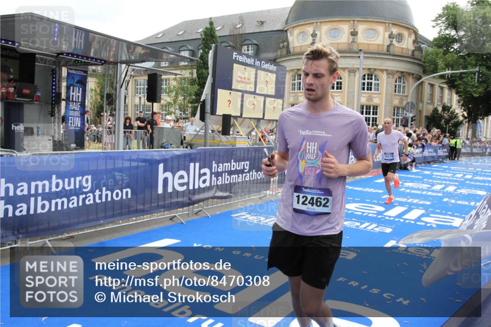 29.06.2025 - hella hamburg halbmarathon Michael Strokosch http://msf.ph/oto/8470308 29.06.2025 10:35:49 Ziel 3843, 12462, 12899, 16119 meine-sportfotos.de