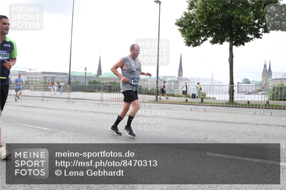 29.06.2025 - hella hamburg halbmarathon Lena Gebhardt http://msf.ph/oto/8470313 29.06.2025 10:32:56 Lombardsbrücke 3, 7041, 9542, 1078, 1199, 1237, 1324, 1732, 2038, 2054, 2059, 2276, 2959, 3391, 3422, 3653, 3660, 3670, 3708, 3753, 3871, 4030, 4096, 4446, 4555, 4650, 5110, 5180, 5581, 5783, 5871, 5917, 6040, 6228, 6312, 6315, 6861, 7308, 7309, 7387, 7531, 7633, 7702, 7749, 7750, 7982, 8170, 8595, 8839, 9010, 9034, 9143, 9188, 9289, 9471, 9542, 9768, 10002, 10013, 10048, 10277, 11229, 11260, 11713, 11756, 12039, 12423, 12424, 14305, 14743, 15951 meine-sportfotos.de