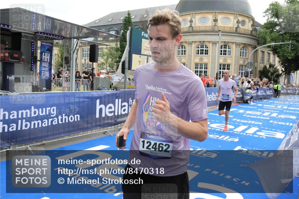29.06.2025 - hella hamburg halbmarathon Michael Strokosch http://msf.ph/oto/8470318 29.06.2025 10:35:50 Ziel 3843, 12462, 12899, 13252, 15161, 16119 meine-sportfotos.de