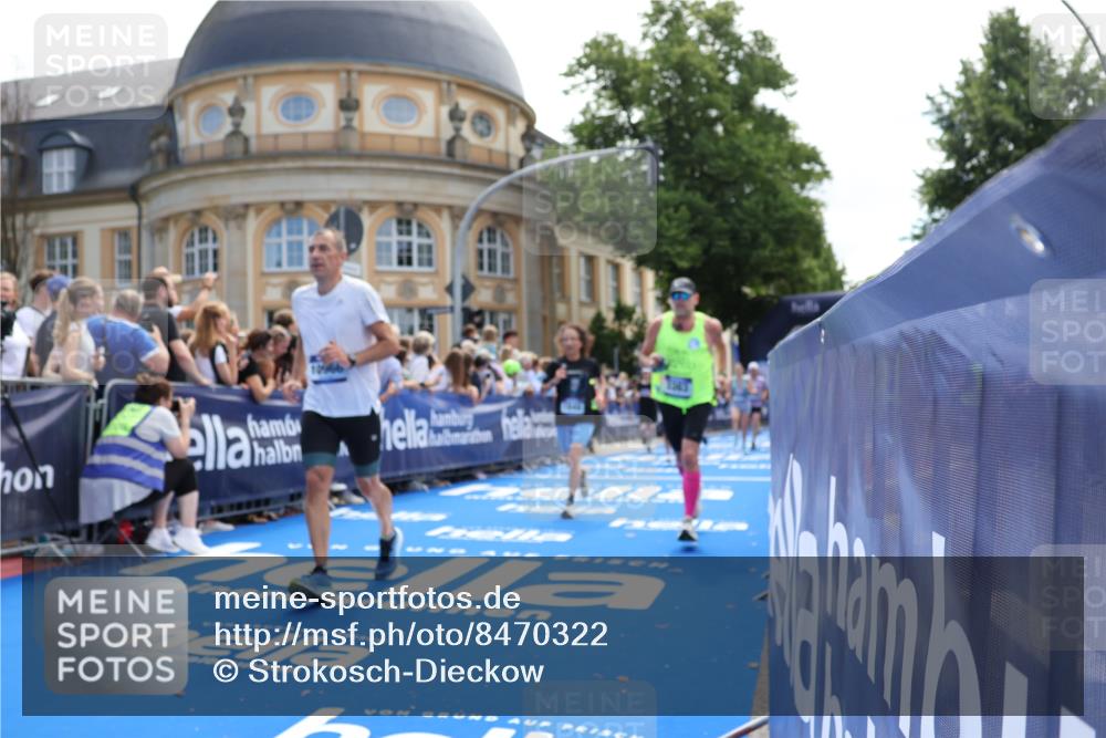 29.06.2025 - hella hamburg halbmarathon Strokosch-Dieckow http://msf.ph/oto/8470322 29.06.2025 11:25:53 Ziel 1048, 2271, 2925, 3247, 3363, 7370, 8892, 8920, 10167, 10966, 12442, 17080, 17299, 18755, 18976 meine-sportfotos.de