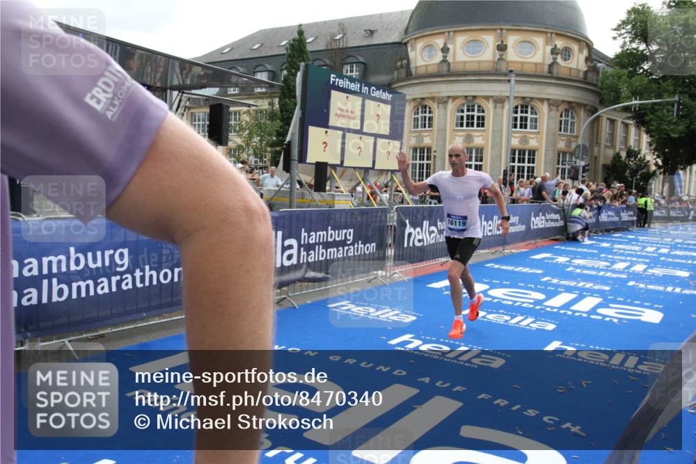 29.06.2025 - hella hamburg halbmarathon Michael Strokosch http://msf.ph/oto/8470340 29.06.2025 10:35:50 Ziel 3843, 12462, 12899, 13252, 15161, 16119 meine-sportfotos.de