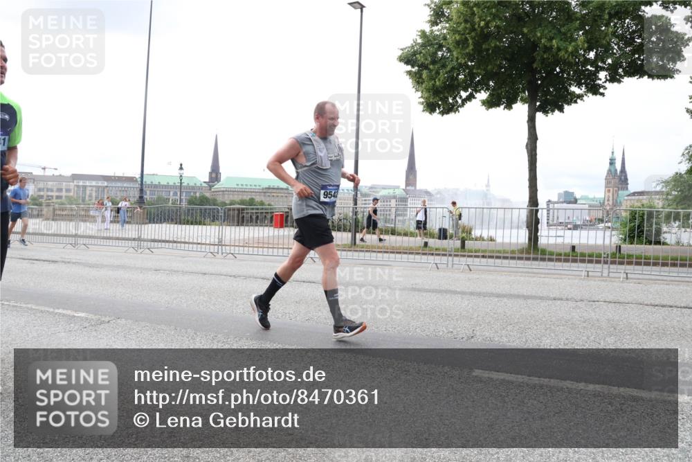 29.06.2025 - hella hamburg halbmarathon Lena Gebhardt http://msf.ph/oto/8470361 29.06.2025 10:32:56 Lombardsbrücke 1, 9542, 1078, 1199, 1237, 1324, 1732, 2038, 2054, 2059, 2276, 2959, 3391, 3422, 3653, 3660, 3670, 3708, 3753, 3871, 4030, 4096, 4446, 4555, 4650, 5110, 5180, 5581, 5783, 5871, 5917, 6040, 6228, 6312, 6315, 6861, 7308, 7309, 7387, 7531, 7633, 7702, 7749, 7750, 7982, 8170, 8595, 8839, 9010, 9034, 9143, 9188, 9289, 9471, 9542, 9768, 10002, 10013, 10048, 10277, 11229, 11260, 11713, 11756, 12039, 12423, 12424, 14305, 14743, 15951 meine-sportfotos.de