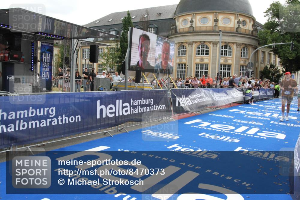29.06.2025 - hella hamburg halbmarathon Michael Strokosch http://msf.ph/oto/8470373 29.06.2025 10:35:53 Ziel 3843, 13252, 15161, 16119 meine-sportfotos.de