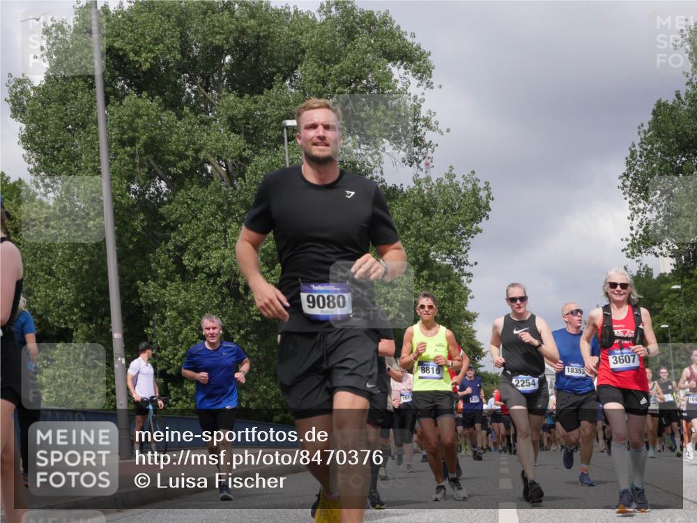 29.06.2025 - hella hamburg halbmarathon Luisa Fischer http://msf.ph/oto/8470376 29.06.2025 10:43:45 Kennedybrücke 9080, 1674, 8815, 2254, 18353, 3607, 104, 2109, 2254, 3607, 4271, 5702, 5975, 6363, 8739, 8815, 8984, 9187, 9195, 9468, 9977, 10474 meine-sportfotos.de