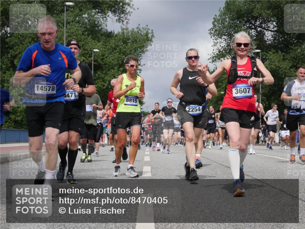 29.06.2025 - hella hamburg halbmarathon Luisa Fischer http://msf.ph/oto/8470405 29.06.2025 10:43:47 Kennedybrücke 14578, 4471, 371, 673, 8815, 13030, 2254, 15224, 3607, 270, 1037, 2109, 2254, 3607, 3810, 5351, 5702, 6229, 6363, 8739, 8815, 9195, 9977, 10474 meine-sportfotos.de