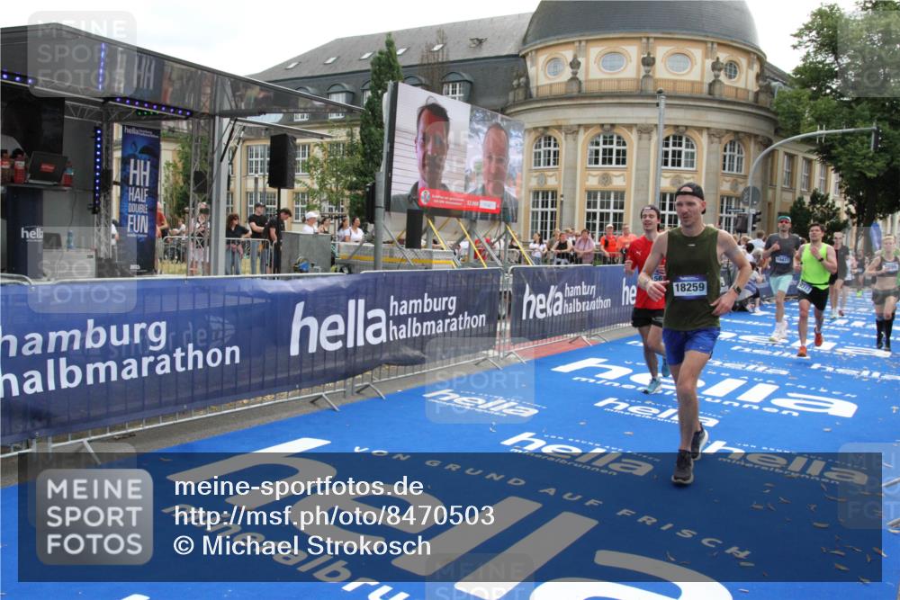 29.06.2025 - hella hamburg halbmarathon Michael Strokosch http://msf.ph/oto/8470503 29.06.2025 10:36:06 Ziel 2399, 9313, 10477, 12168, 12488, 13419, 14875, 17217, 18156, 18259 meine-sportfotos.de