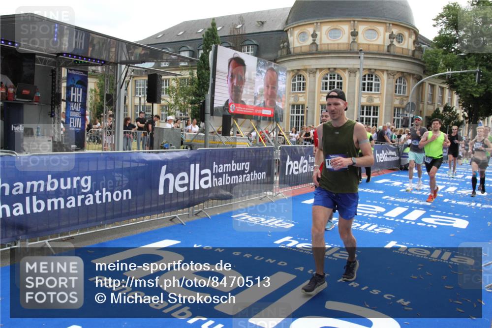 29.06.2025 - hella hamburg halbmarathon Michael Strokosch http://msf.ph/oto/8470513 29.06.2025 10:36:07 Ziel 2399, 6032, 9313, 10477, 12168, 12488, 13419, 14875, 17217, 18156, 18259 meine-sportfotos.de