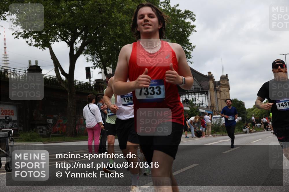 29.06.2025 - hella hamburg halbmarathon Yannick Fuchs http://msf.ph/oto/8470516 29.06.2025 10:57:37 20KM 1184, 1316, 1722, 1724, 1940, 1992, 2424, 2685, 3360, 4328, 4370, 5305, 5384, 5734, 6631, 7243, 7290, 7333, 8561, 8822, 9124, 9439, 9681, 10128, 10705, 10766, 10866, 11527, 11657, 11771, 12315, 12316, 12513, 12662, 13171, 13528, 14135, 14313, 14493, 15516, 15532, 15550, 15897, 16424, 16426, 16639, 16872, 17071, 17437, 17894, 18028, 18122, 18355, 18717 meine-sportfotos.de
