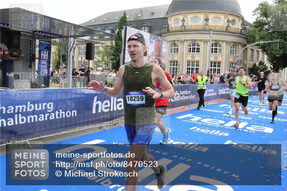 29.06.2025 - hella hamburg halbmarathon Michael Strokosch http://msf.ph/oto/8470523 29.06.2025 10:36:07 Ziel 2399, 6032, 9313, 10477, 12168, 12488, 13419, 14875, 17217, 18156, 18259 meine-sportfotos.de