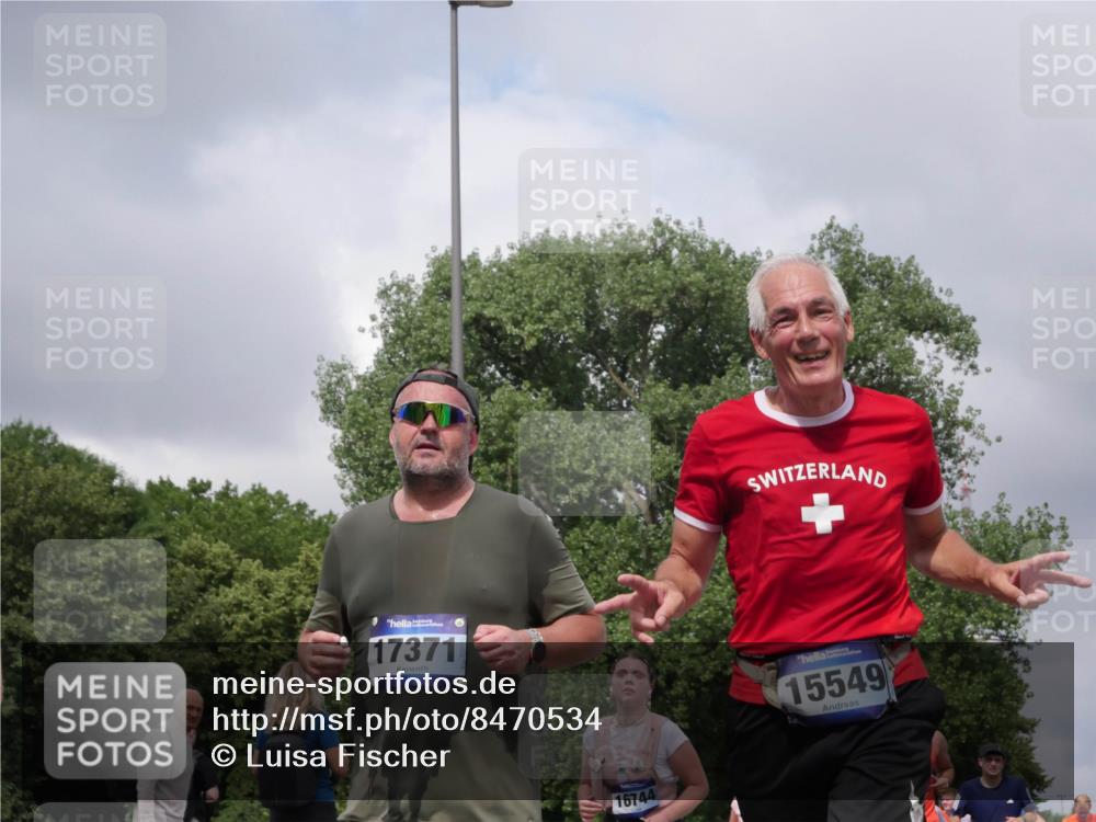 29.06.2025 - hella hamburg halbmarathon Luisa Fischer http://msf.ph/oto/8470534 29.06.2025 10:43:51 Kennedybrücke 17371, 16744, 15549, 1037, 2254, 2299, 3432, 3810, 4612, 5059, 5351, 6229, 6363, 8739, 8815, 9195, 9946, 10166, 10474 meine-sportfotos.de