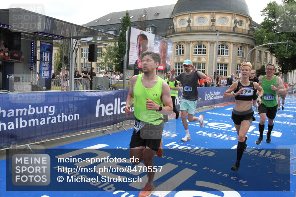 29.06.2025 - hella hamburg halbmarathon Michael Strokosch http://msf.ph/oto/8470557 29.06.2025 10:36:08 Ziel 2399, 6032, 9313, 10477, 12168, 12488, 13419, 14875, 17217, 18156, 18259, 18600 meine-sportfotos.de