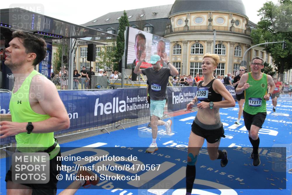 29.06.2025 - hella hamburg halbmarathon Michael Strokosch http://msf.ph/oto/8470567 29.06.2025 10:36:09 Ziel 2399, 6032, 6990, 9313, 10477, 12168, 12447, 12488, 13419, 14875, 17078, 17217, 18156, 18259, 18600 meine-sportfotos.de