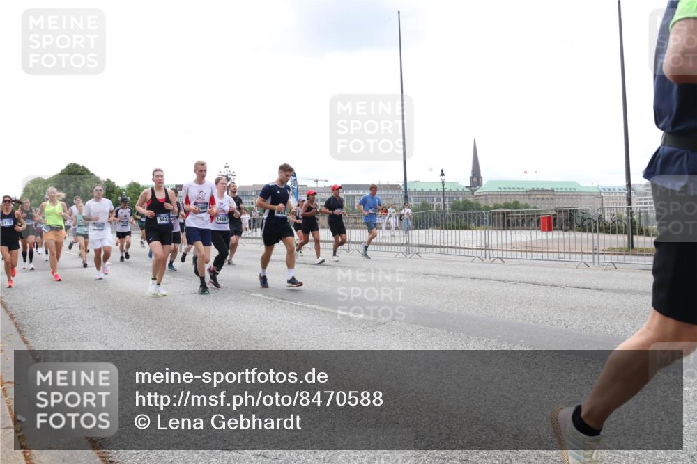 29.06.2025 - hella hamburg halbmarathon Lena Gebhardt http://msf.ph/oto/8470588 29.06.2025 10:32:57 Lombardsbrücke 3422, 14347, 8170, 15997, 1078, 1199, 1237, 1324, 1732, 2038, 2054, 2059, 2085, 2276, 2959, 3391, 3422, 3653, 3660, 3670, 3708, 3753, 3871, 4030, 4096, 4446, 4555, 4650, 5110, 5180, 5581, 5783, 5871, 5917, 6040, 6228, 6312, 6315, 6773, 6861, 7308, 7309, 7387, 7531, 7633, 7702, 7749, 7750, 7982, 8170, 8595, 8839, 9010, 9034, 9143, 9188, 9289, 9471, 9542, 9768, 10013, 10048, 10277, 11229, 11260, 11713, 11756, 12039, 12423, 12424, 14305, 14743, 15951 meine-sportfotos.de
