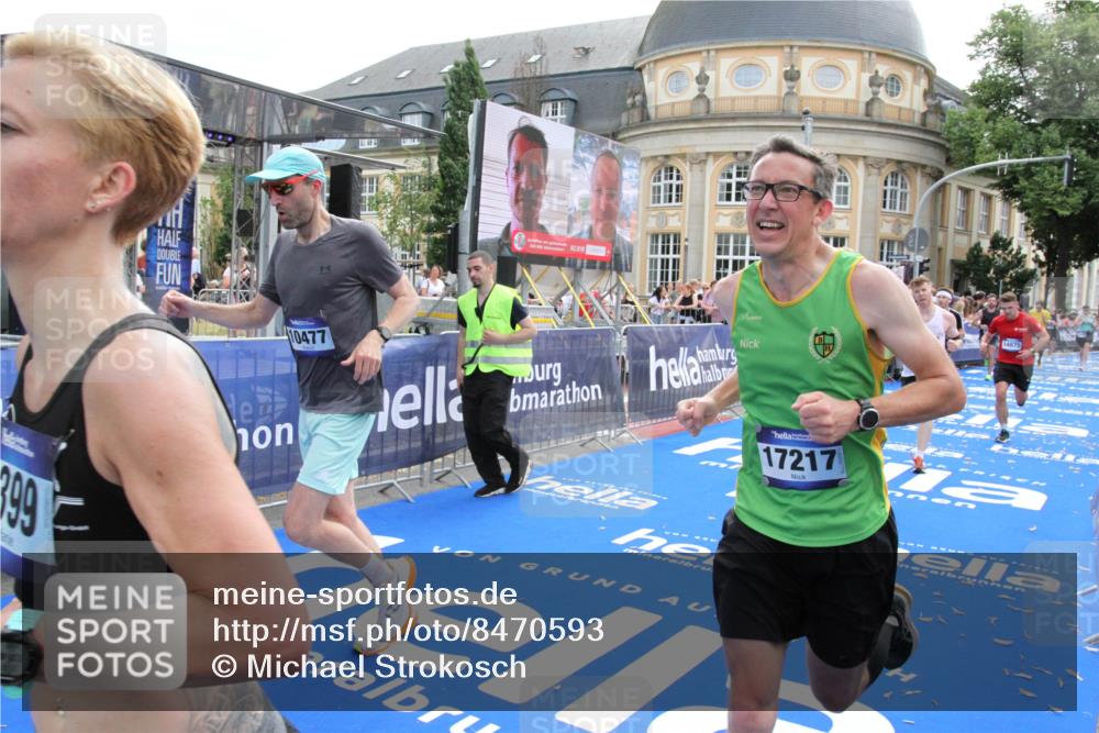 29.06.2025 - hella hamburg halbmarathon Michael Strokosch http://msf.ph/oto/8470593 29.06.2025 10:36:09 Ziel 2399, 6032, 6990, 9313, 10477, 12168, 12447, 12488, 13419, 14875, 17078, 17217, 18156, 18259, 18600 meine-sportfotos.de