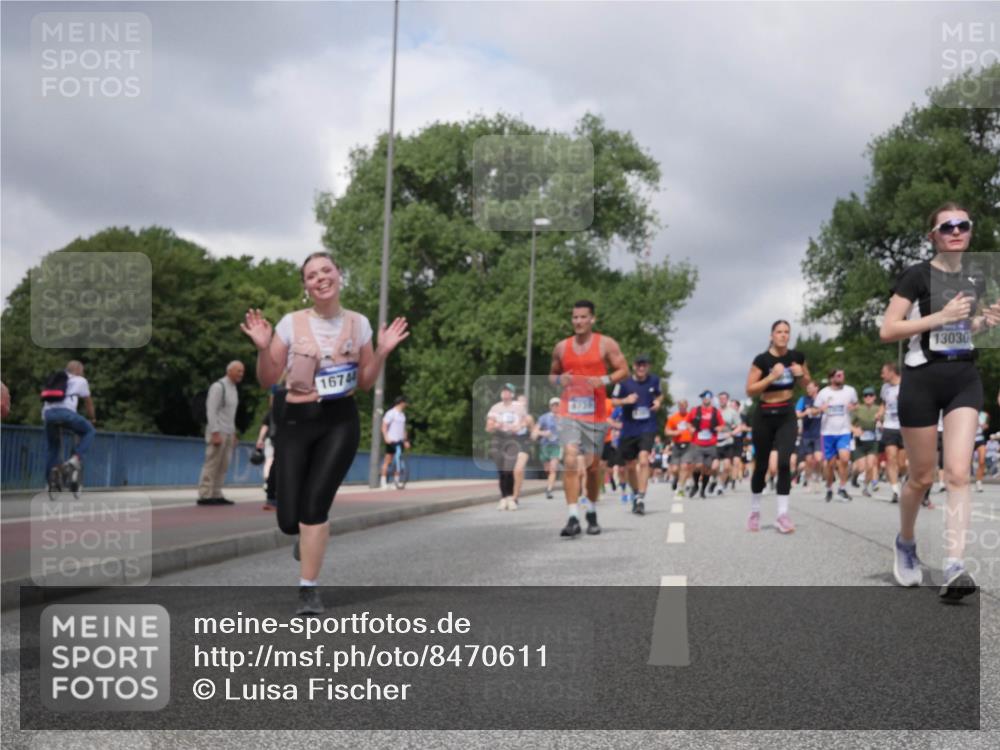 29.06.2025 - hella hamburg halbmarathon Luisa Fischer http://msf.ph/oto/8470611 29.06.2025 10:43:52 Kennedybrücke 16744, 13030, 1037, 2299, 3293, 3432, 3810, 4612, 5059, 5351, 6229, 6363, 8739, 8815, 9195, 9946, 10166, 10474 meine-sportfotos.de