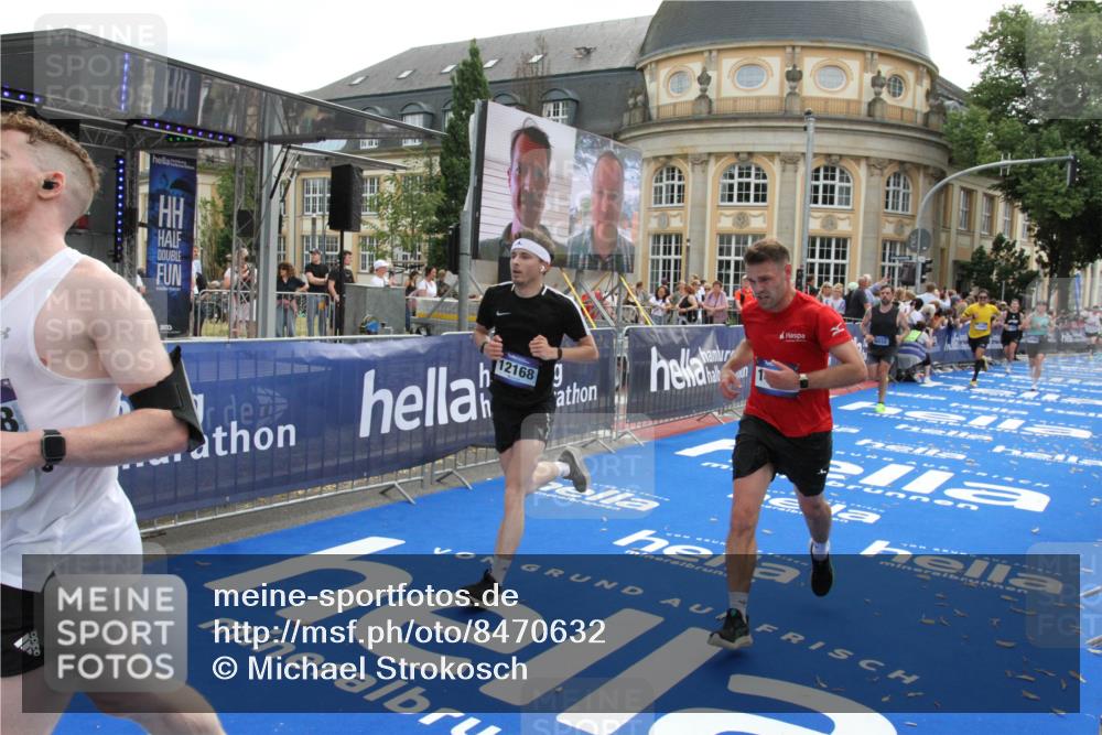 29.06.2025 - hella hamburg halbmarathon Michael Strokosch http://msf.ph/oto/8470632 29.06.2025 10:36:11 Ziel 2774, 6032, 6990, 10477, 12168, 12447, 12488, 13419, 14875, 17078, 17217, 17691, 18600 meine-sportfotos.de