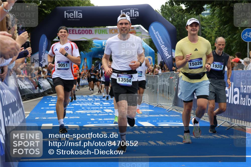 29.06.2025 - hella hamburg halbmarathon Strokosch-Dieckow http://msf.ph/oto/8470652 29.06.2025 10:46:37 Ziel 1920, 1942, 3976, 5459, 6630, 8482, 9051, 9232, 9529, 13525, 13554, 15026, 15133, 15206, 15714, 16175, 17281, 17461, 17743, 17865, 18297, 18882, 19128 meine-sportfotos.de