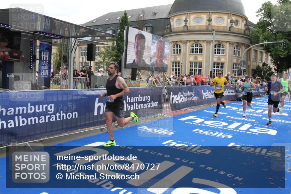 29.06.2025 - hella hamburg halbmarathon Michael Strokosch http://msf.ph/oto/8470727 29.06.2025 10:36:14 Ziel 2774, 6032, 6990, 12447, 13991, 14601, 14875, 15115, 17078, 17329, 17691, 18600 meine-sportfotos.de
