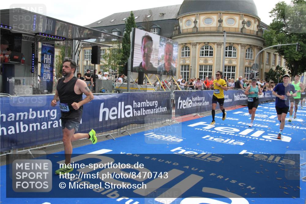 29.06.2025 - hella hamburg halbmarathon Michael Strokosch http://msf.ph/oto/8470743 29.06.2025 10:36:14 Ziel 2774, 6032, 6990, 12447, 13991, 14601, 14875, 15115, 17078, 17329, 17691, 18600 meine-sportfotos.de