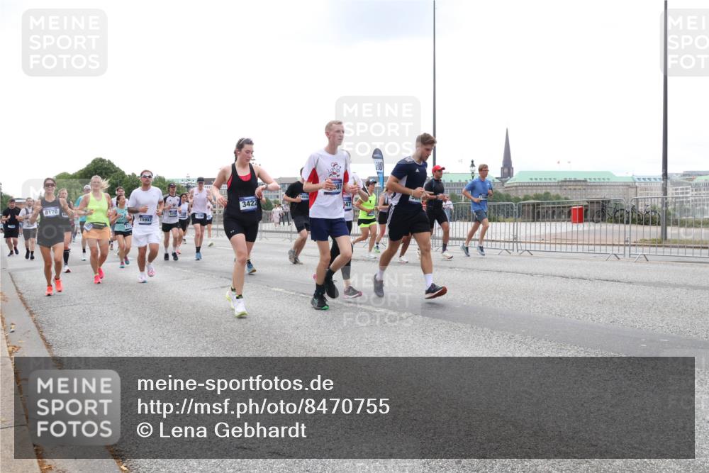 29.06.2025 - hella hamburg halbmarathon Lena Gebhardt http://msf.ph/oto/8470755 29.06.2025 10:32:58 Lombardsbrücke 8170, 15997, 3422, 07, 47, 1078, 1199, 1237, 1324, 1732, 1764, 2038, 2054, 2059, 2085, 2276, 2959, 3391, 3422, 3660, 3670, 3708, 3753, 3871, 4030, 4096, 4446, 4555, 4650, 5110, 5180, 5581, 5783, 5871, 5917, 6040, 6228, 6773, 6861, 7308, 7309, 7387, 7531, 7633, 7749, 7750, 7982, 8170, 8595, 8839, 9010, 9034, 9143, 9188, 9289, 9471, 9542, 9768, 10013, 10048, 10277, 11229, 11260, 11713, 11756, 11826, 12039, 12423, 12424, 14305, 14743, 15951 meine-sportfotos.de