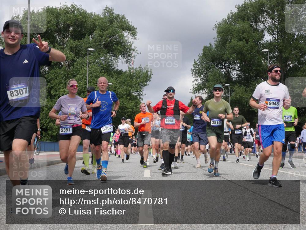 29.06.2025 - hella hamburg halbmarathon Luisa Fischer http://msf.ph/oto/8470781 29.06.2025 10:43:56 Kennedybrücke 8307, 5351, 64, 5352, 11970, 13005, 16681, 497, 17318, 3810, 2299, 7108, 9048, 3432, 1018, 1037, 2042, 2299, 3293, 3432, 3810, 4612, 5059, 5351, 6076, 6163, 6229, 7108, 8378, 8739, 9195, 9946, 10166, 10474 meine-sportfotos.de