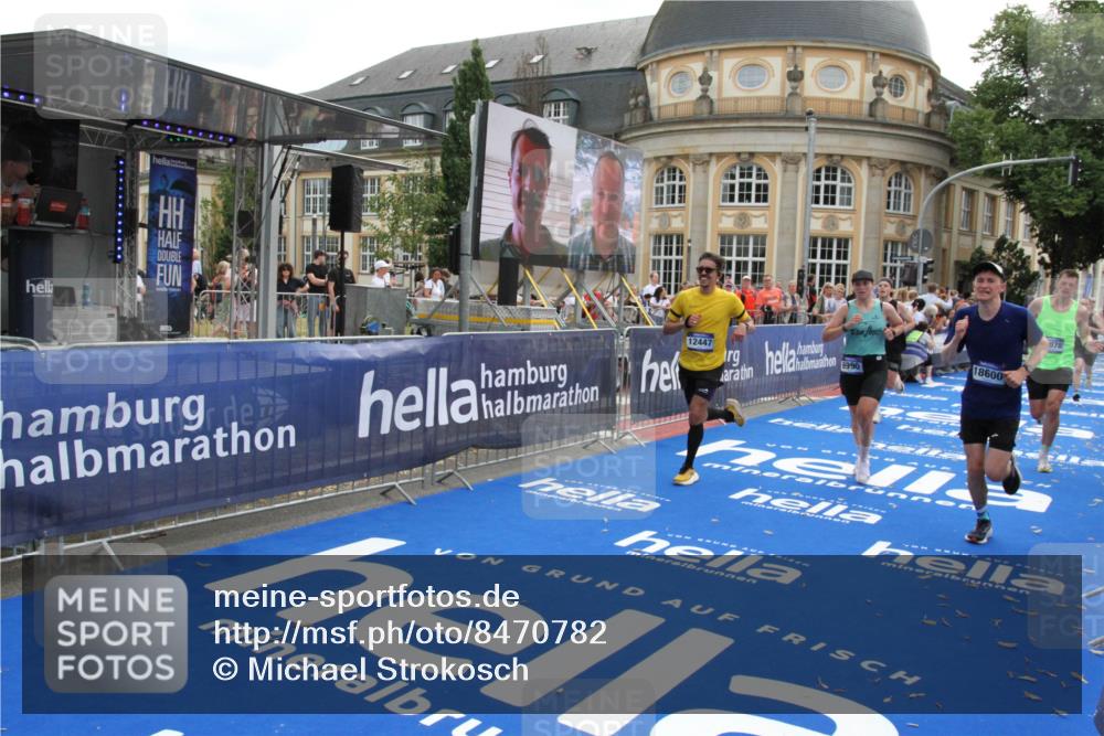 29.06.2025 - hella hamburg halbmarathon Michael Strokosch http://msf.ph/oto/8470782 29.06.2025 10:36:14 Ziel 2774, 6032, 6990, 12447, 13991, 14601, 14875, 15115, 17078, 17329, 17691, 18600 meine-sportfotos.de