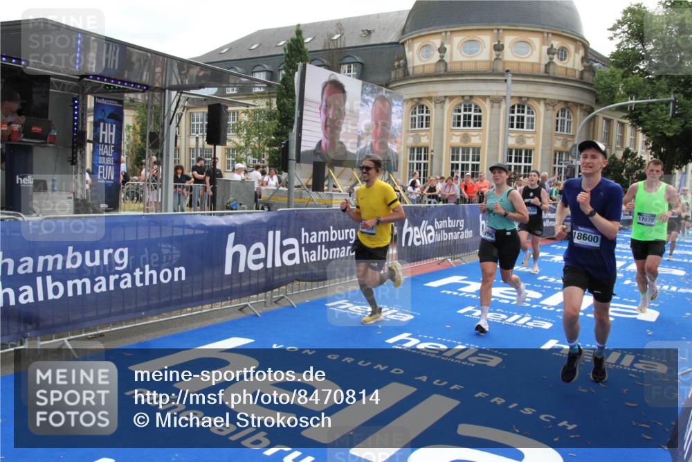 29.06.2025 - hella hamburg halbmarathon Michael Strokosch http://msf.ph/oto/8470814 29.06.2025 10:36:15 Ziel 2774, 6032, 6829, 6990, 6993, 12447, 13991, 14601, 15115, 17078, 17329, 17691, 18600 meine-sportfotos.de