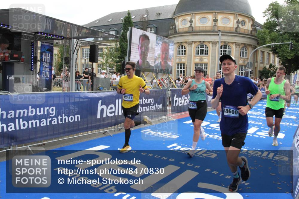 29.06.2025 - hella hamburg halbmarathon Michael Strokosch http://msf.ph/oto/8470830 29.06.2025 10:36:15 Ziel 2774, 6032, 6829, 6990, 6993, 12447, 13991, 14601, 15115, 17078, 17329, 17691, 18600 meine-sportfotos.de