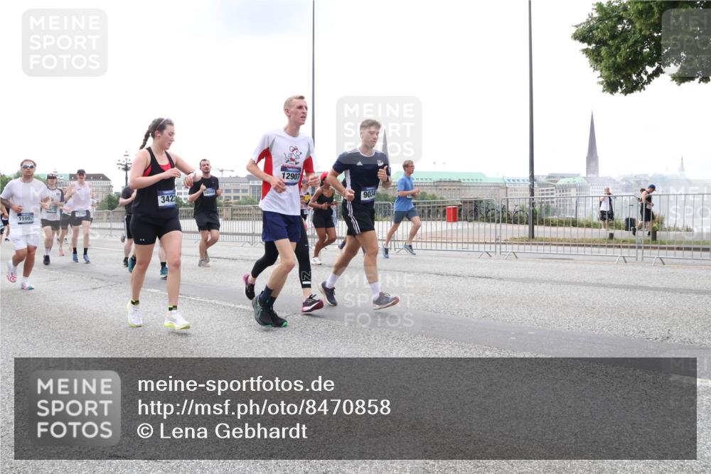 29.06.2025 - hella hamburg halbmarathon Lena Gebhardt http://msf.ph/oto/8470858 29.06.2025 10:32:58 Lombardsbrücke 15997, 16702, 13789, 342, 12907, 9034, 1078, 1199, 1237, 1324, 1732, 1764, 2038, 2054, 2059, 2085, 2276, 2959, 3391, 3422, 3660, 3670, 3708, 3753, 3871, 4030, 4096, 4446, 4555, 4650, 5110, 5180, 5581, 5783, 5871, 5917, 6040, 6228, 6773, 6861, 7308, 7309, 7387, 7531, 7633, 7749, 7750, 7982, 8170, 8595, 8839, 9010, 9034, 9143, 9188, 9289, 9471, 9542, 9768, 10013, 10048, 10277, 11229, 11260, 11713, 11756, 11826, 12039, 12423, 12424, 14305, 14743, 15951 meine-sportfotos.de