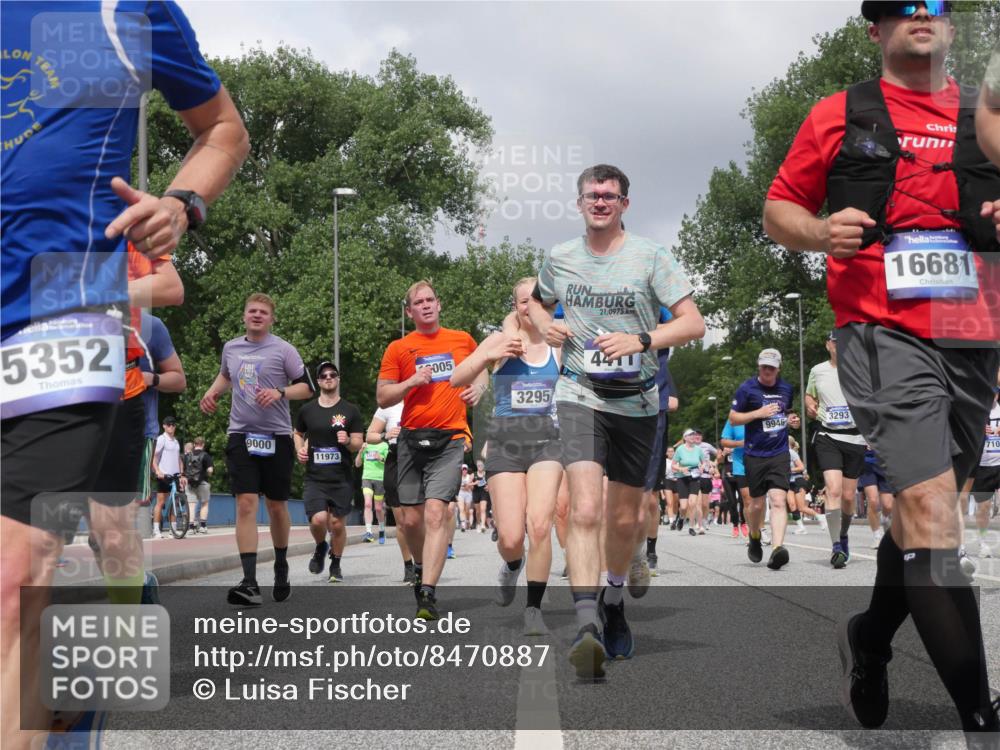 29.06.2025 - hella hamburg halbmarathon Luisa Fischer http://msf.ph/oto/8470887 29.06.2025 10:43:59 Kennedybrücke 5352, 9000, 11973, 21, 0975, 005, 3295, 441, 9946, 3293, 16681, 710, 1018, 1037, 2042, 2299, 3293, 3306, 3432, 3810, 4612, 5059, 5351, 5753, 6076, 6163, 6229, 7108, 8378, 9237, 9946, 10166 meine-sportfotos.de