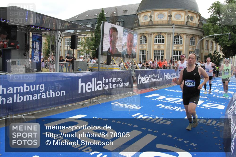 29.06.2025 - hella hamburg halbmarathon Michael Strokosch http://msf.ph/oto/8470905 29.06.2025 10:36:17 Ziel 2774, 6829, 6990, 6993, 12447, 13991, 14601, 15115, 15348, 17078, 17329, 17691, 18600 meine-sportfotos.de
