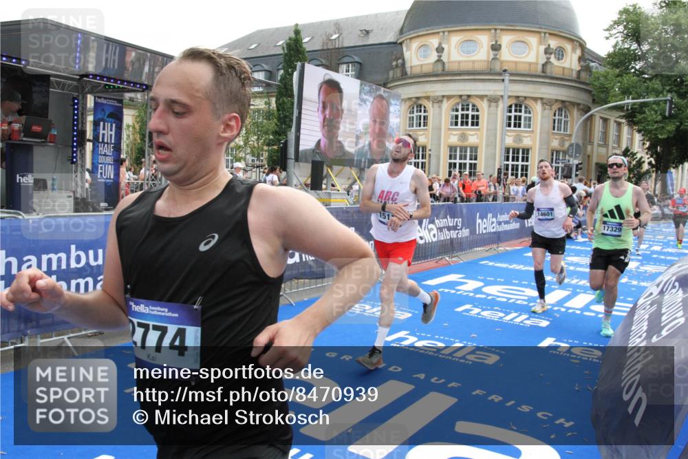 29.06.2025 - hella hamburg halbmarathon Michael Strokosch http://msf.ph/oto/8470939 29.06.2025 10:36:18 Ziel 2774, 6829, 6990, 6993, 12447, 13991, 14601, 15115, 15348, 16158, 17078, 17329, 17691 meine-sportfotos.de