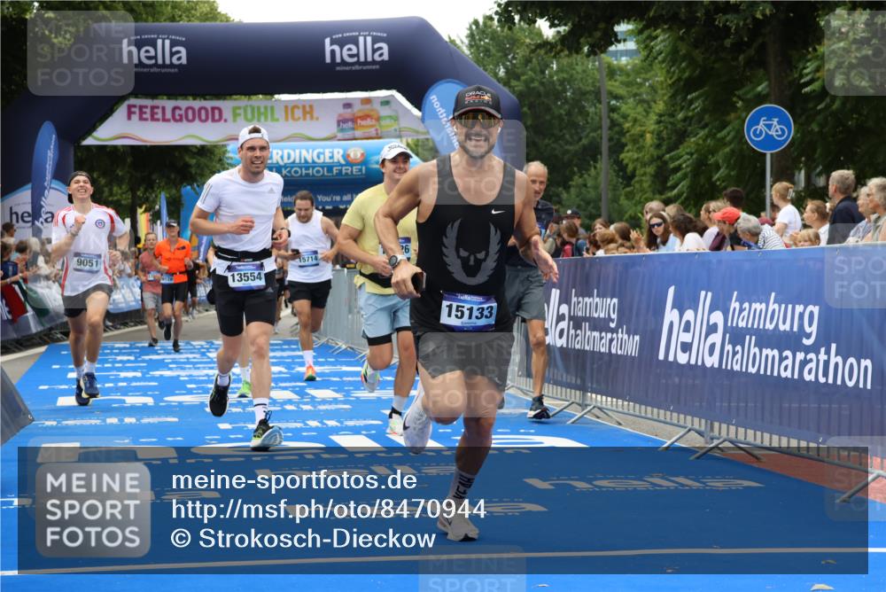 29.06.2025 - hella hamburg halbmarathon Strokosch-Dieckow http://msf.ph/oto/8470944 29.06.2025 10:46:36 Ziel 1920, 1942, 4497, 5459, 8482, 9051, 9232, 9386, 9529, 13525, 13554, 15026, 15133, 15206, 15714, 16175, 17281, 17461, 17743, 17865, 18297, 18882, 19128 meine-sportfotos.de