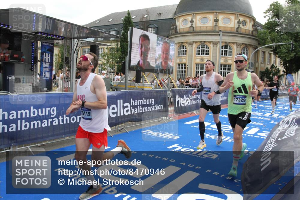 29.06.2025 - hella hamburg halbmarathon Michael Strokosch http://msf.ph/oto/8470946 29.06.2025 10:36:19 Ziel 2774, 6829, 6993, 13991, 14601, 15115, 15348, 16158, 17329, 17691 meine-sportfotos.de