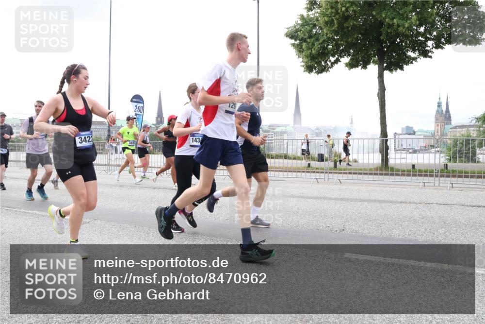 29.06.2025 - hella hamburg halbmarathon Lena Gebhardt http://msf.ph/oto/8470962 29.06.2025 10:32:59 Lombardsbrücke 342, 2, 00, 143, 129, 1078, 1199, 1237, 1324, 1732, 1764, 2038, 2054, 2059, 2085, 2276, 2959, 3391, 3422, 3660, 3670, 3708, 3753, 3871, 4030, 4096, 4446, 4555, 4650, 5110, 5180, 5581, 5783, 5871, 5917, 6040, 6228, 6773, 6861, 7308, 7309, 7387, 7531, 7633, 7749, 7750, 7982, 8170, 8595, 8839, 9010, 9034, 9143, 9188, 9289, 9471, 9542, 9768, 10013, 10048, 10277, 11229, 11260, 11713, 11756, 11826, 12039, 12423, 12424, 14305, 14743, 15951 meine-sportfotos.de