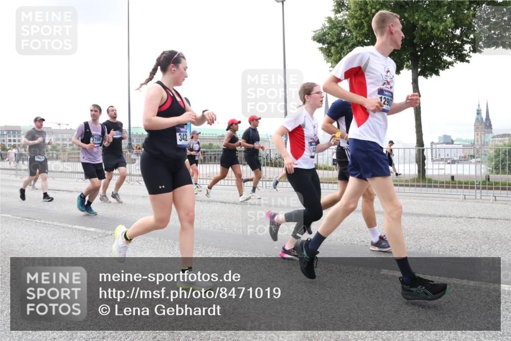 29.06.2025 - hella hamburg halbmarathon Lena Gebhardt http://msf.ph/oto/8471019 29.06.2025 10:32:59 Lombardsbrücke 3708, 502, 342, 12907, 1078, 1199, 1237, 1324, 1732, 1764, 2038, 2054, 2059, 2085, 2276, 2959, 3391, 3422, 3660, 3670, 3708, 3753, 3871, 4030, 4096, 4446, 4555, 4650, 5110, 5180, 5581, 5783, 5871, 5917, 6040, 6228, 6773, 6861, 7308, 7309, 7387, 7531, 7633, 7749, 7750, 7982, 8170, 8595, 8839, 9010, 9034, 9143, 9188, 9289, 9471, 9542, 9768, 10013, 10048, 10277, 11229, 11260, 11713, 11756, 11826, 12039, 12423, 12424, 14305, 14743, 15951 meine-sportfotos.de