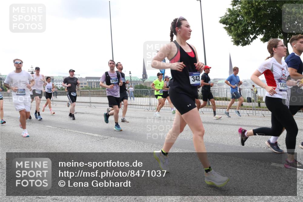 29.06.2025 - hella hamburg halbmarathon Lena Gebhardt http://msf.ph/oto/8471037 29.06.2025 10:32:59 Lombardsbrücke 15997, 13789, 3708, 502, 342, 14347, 1078, 1199, 1237, 1324, 1732, 1764, 2038, 2054, 2059, 2085, 2276, 2959, 3391, 3422, 3660, 3670, 3708, 3753, 3871, 4030, 4096, 4446, 4555, 4650, 5110, 5180, 5581, 5783, 5871, 5917, 6040, 6228, 6773, 6861, 7308, 7309, 7387, 7531, 7633, 7749, 7750, 7982, 8170, 8595, 8839, 9010, 9034, 9143, 9188, 9289, 9471, 9542, 9768, 10013, 10048, 10277, 11229, 11260, 11713, 11756, 11826, 12039, 12423, 12424, 14305, 14743, 15951 meine-sportfotos.de