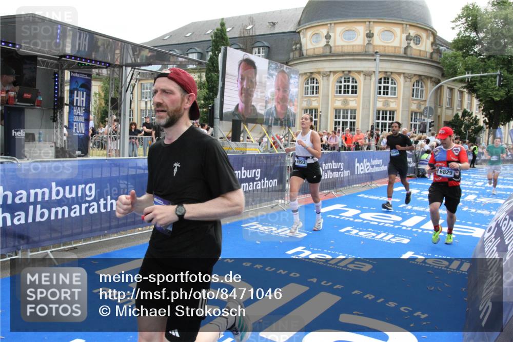 29.06.2025 - hella hamburg halbmarathon Michael Strokosch http://msf.ph/oto/8471046 29.06.2025 10:36:21 Ziel 6829, 6993, 12051, 13991, 14601, 15115, 15348, 16158, 17192, 17329 meine-sportfotos.de