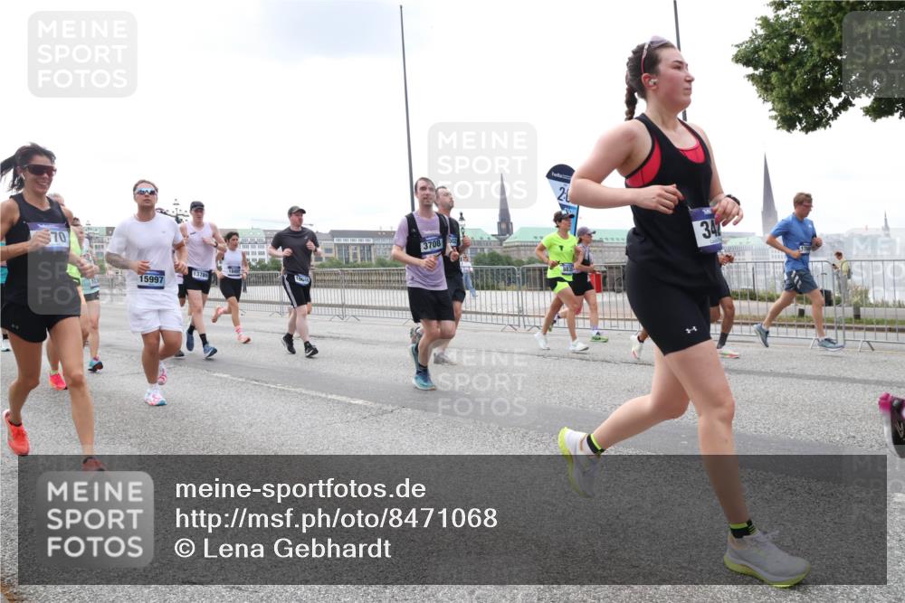 29.06.2025 - hella hamburg halbmarathon Lena Gebhardt http://msf.ph/oto/8471068 29.06.2025 10:32:59 Lombardsbrücke 70, 15997, 1840, 10048, 13789, 3708, 20, 347, 1078, 1199, 1237, 1324, 1732, 1764, 2038, 2054, 2059, 2085, 2276, 2959, 3391, 3422, 3660, 3670, 3708, 3753, 3871, 4030, 4096, 4446, 4555, 4650, 5110, 5180, 5581, 5783, 5871, 5917, 6040, 6228, 6773, 6861, 7308, 7309, 7387, 7531, 7633, 7749, 7750, 7982, 8170, 8595, 8839, 9010, 9034, 9143, 9188, 9289, 9471, 9542, 9768, 10013, 10048, 10277, 11229, 11260, 11713, 11756, 11826, 12039, 12423, 12424, 14305, 14743, 15951 meine-sportfotos.de